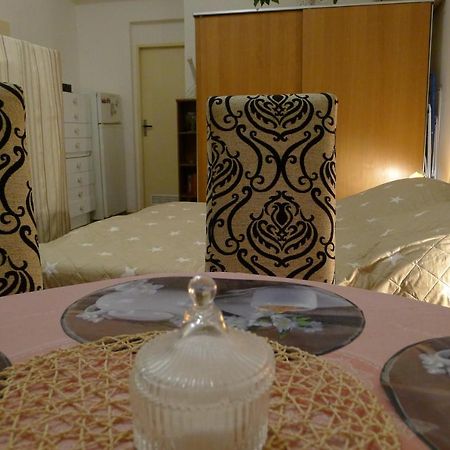 Cozy Modest Room For 2 Or 3 Persons Prague Ngoại thất bức ảnh